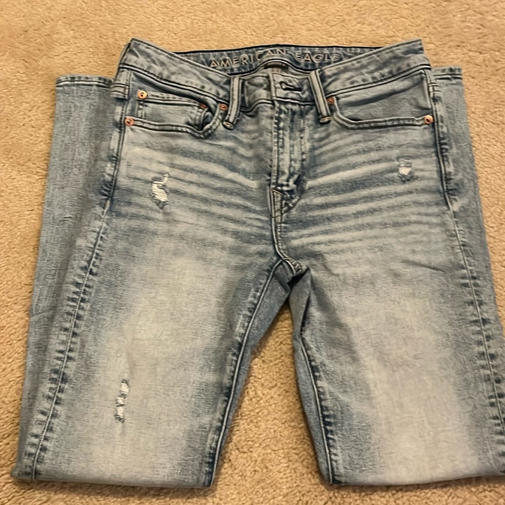 American Eagle Outfitters Light Wash, distressed Skinny Jeans - 29X30